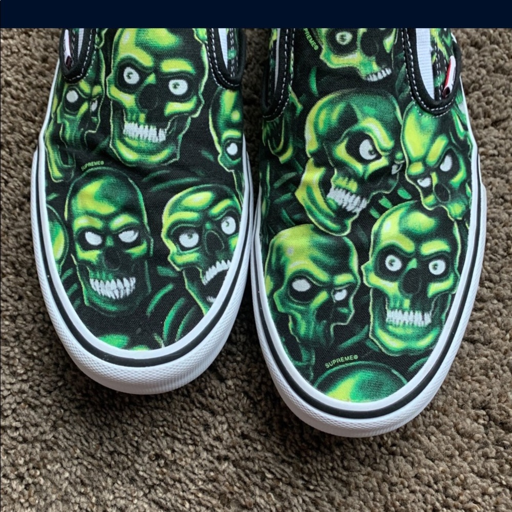 Supreme skull vans